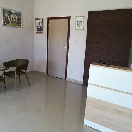 Lee Bed & Breakfast Francistown Eksteriør billede