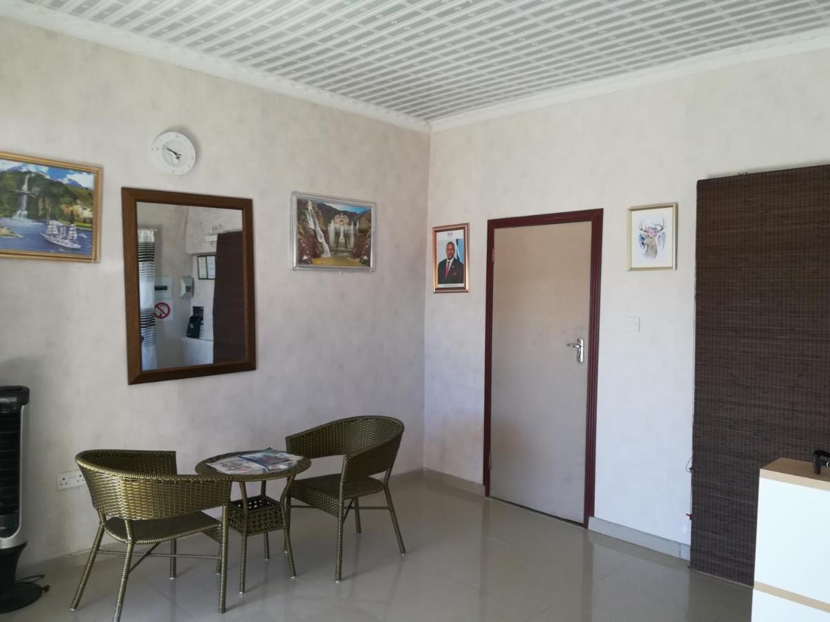 Lee Bed & Breakfast Francistown Eksteriør billede