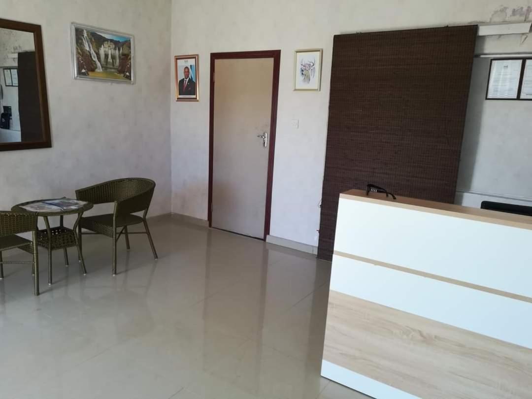 Lee Bed & Breakfast Francistown Eksteriør billede
