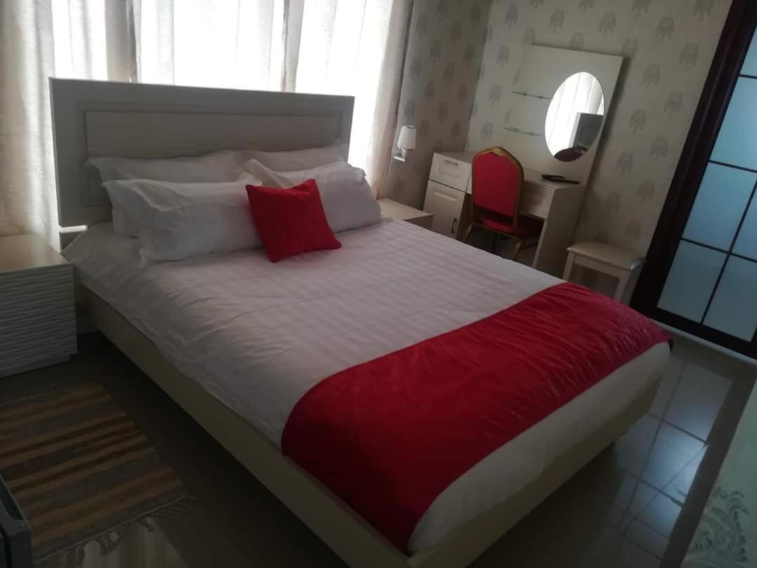 Lee Bed & Breakfast Francistown Eksteriør billede