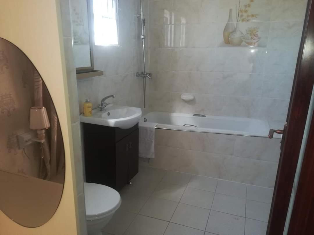 Lee Bed & Breakfast Francistown Eksteriør billede